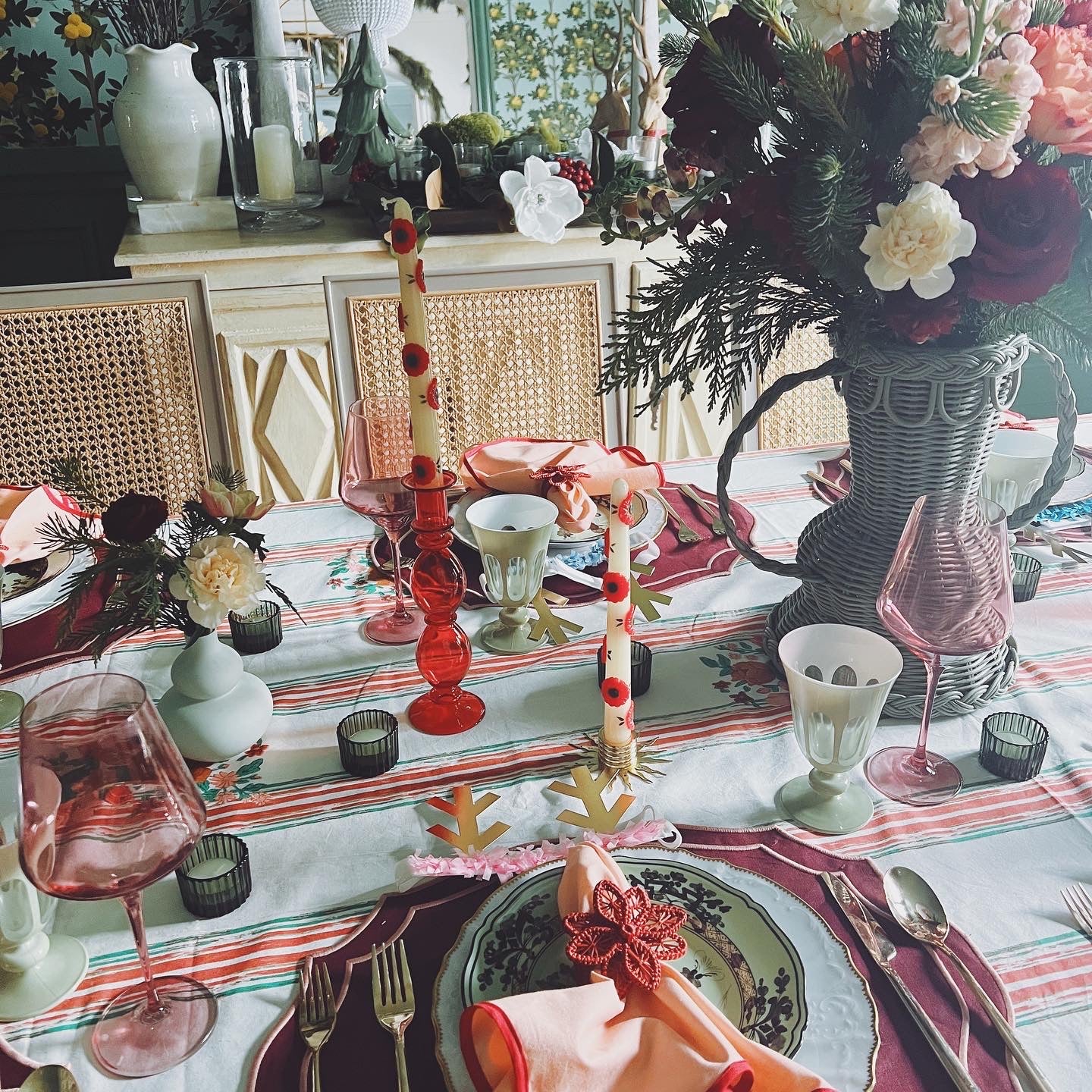 THE HOLIDAY TABLECLOTH